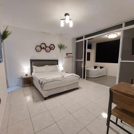 Bonsai Jacuzzi Rooms Panglao Exterior foto