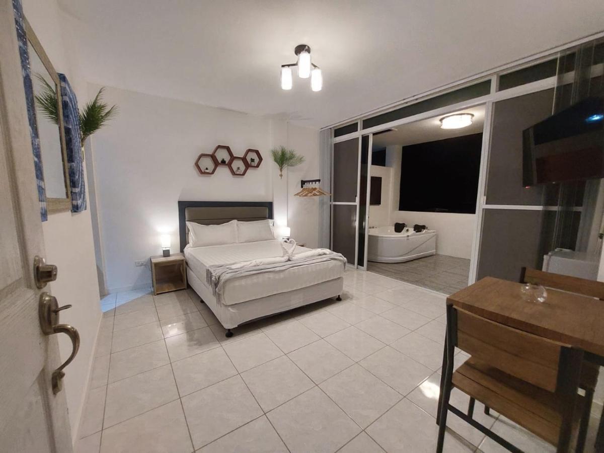 Bonsai Jacuzzi Rooms Panglao Exterior foto