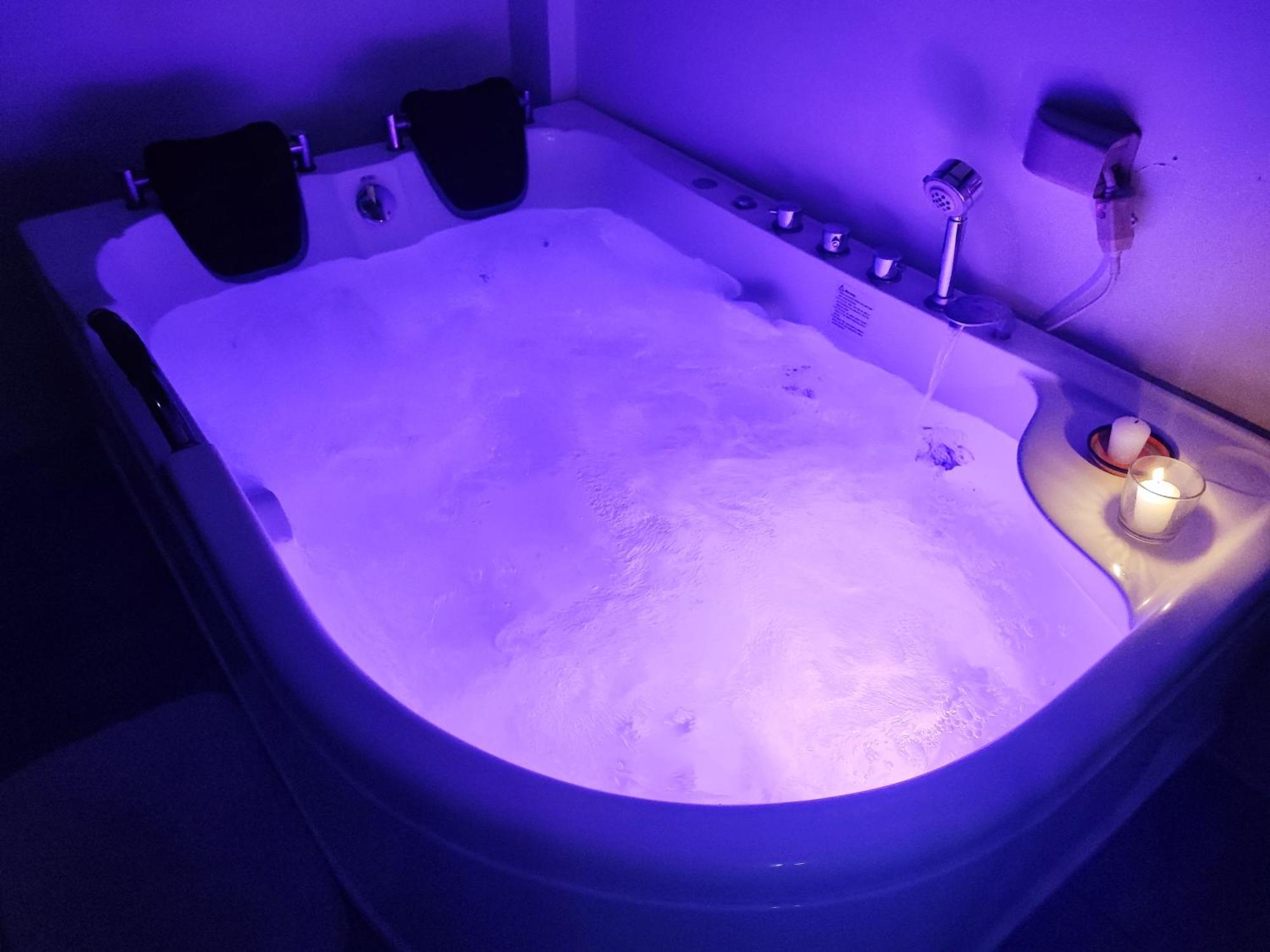 Bonsai Jacuzzi Rooms Panglao Exterior foto
