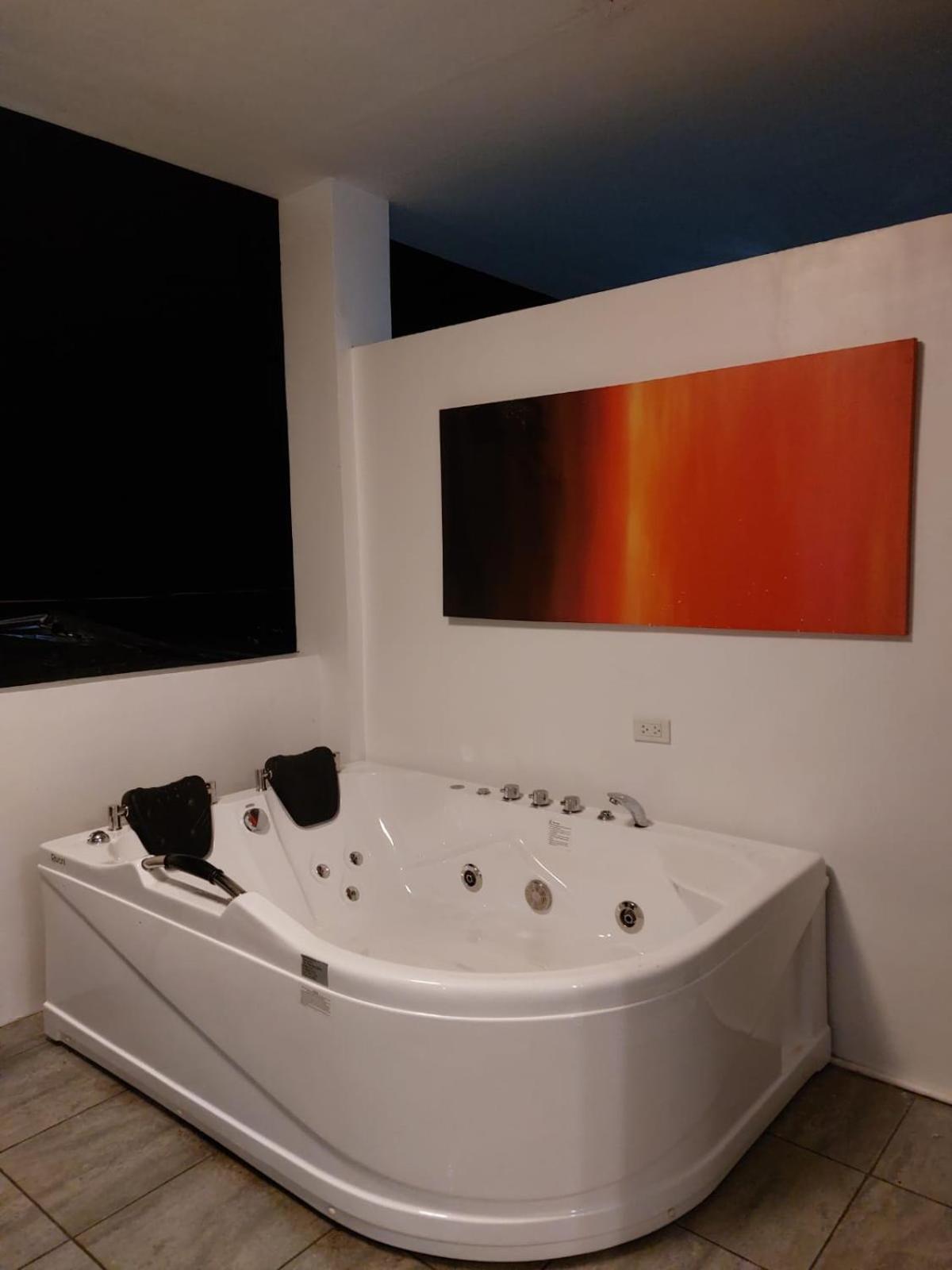 Bonsai Jacuzzi Rooms Panglao Exterior foto