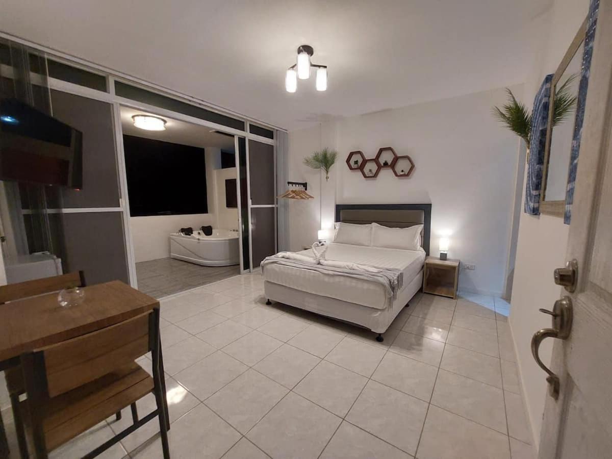Bonsai Jacuzzi Rooms Panglao Exterior foto